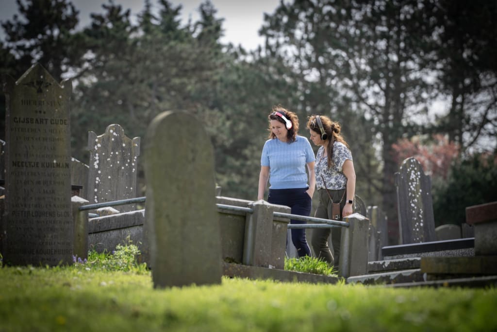 7. Verhalenroute begraafplaats luisteren_zomers_VanAalst